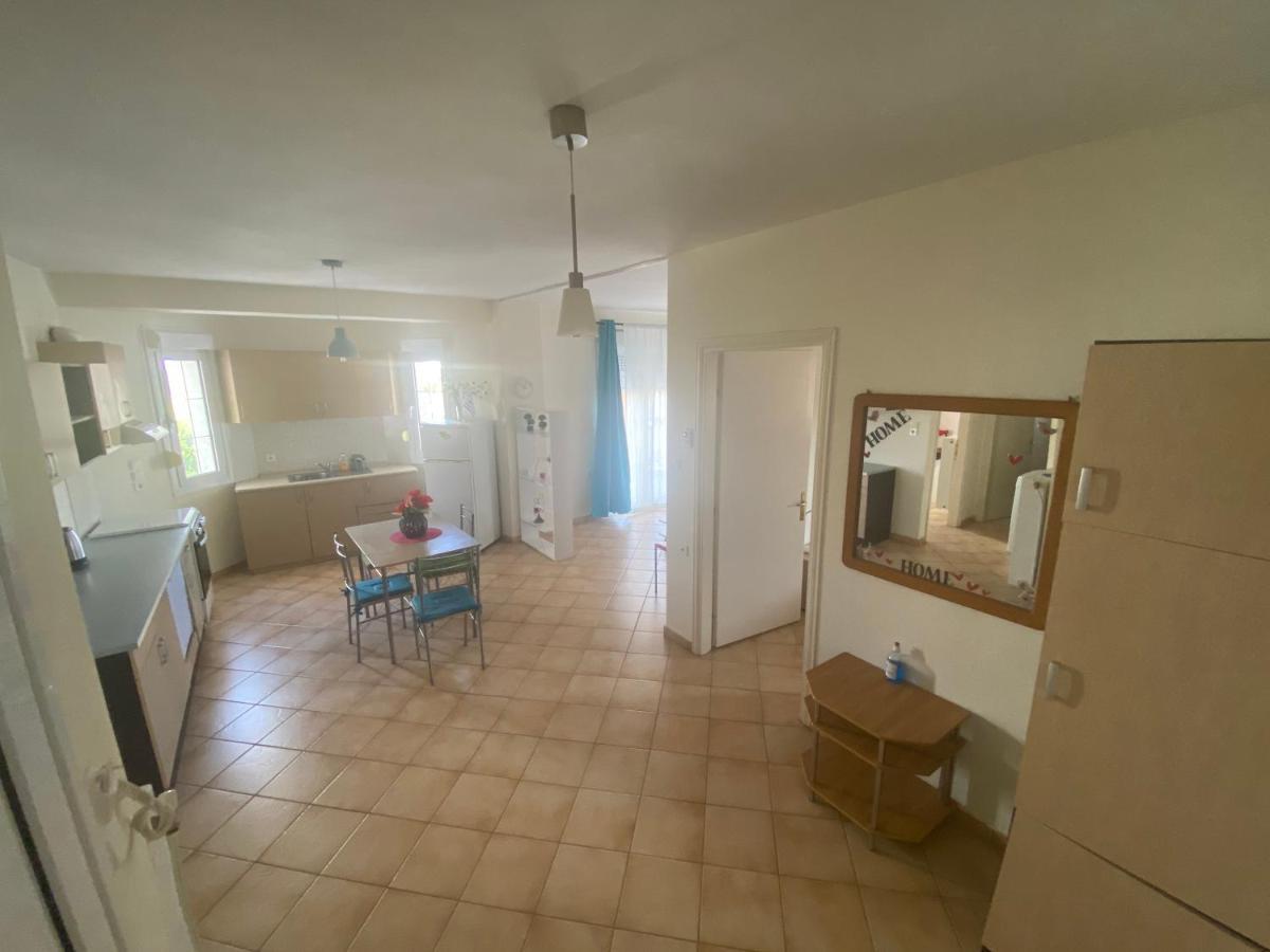 Kelesi Apartments Nea Kallikrateia エクステリア 写真